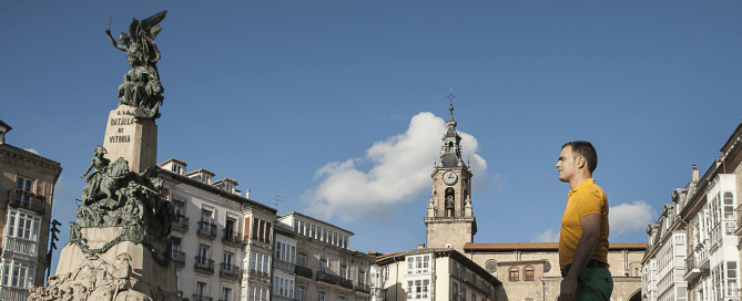 Plaza de la Virgen Blanca - Excursión en Vitoria-Gasteiz con Aitor Delgado Tours